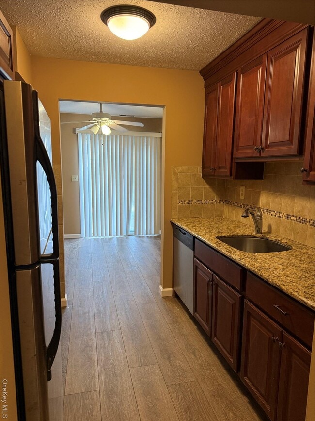 Foto del edificio - 2805 Whispering Hills Dr