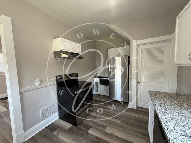 Foto del edificio - "Charming 3-Bedroom Gem with Granite countertops in West Toledo.