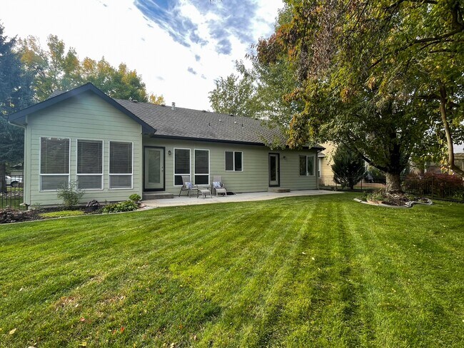 Building Photo - 314 E Trailside Dr