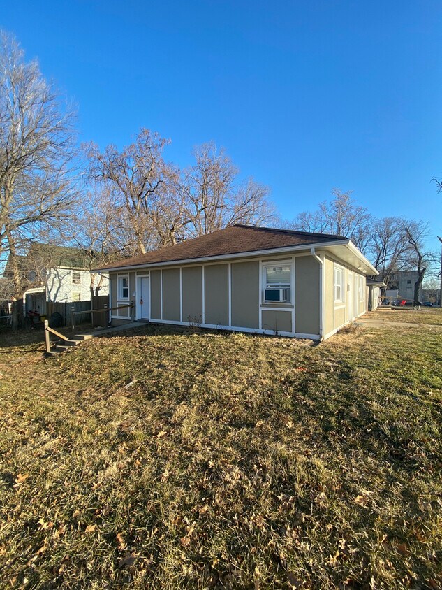 Primary Photo - 423 Kickapoo St