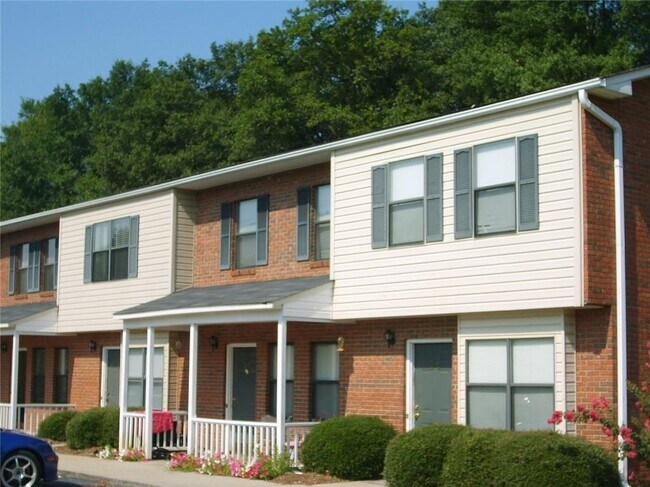 Building Photo - 420 Simpson Rd
