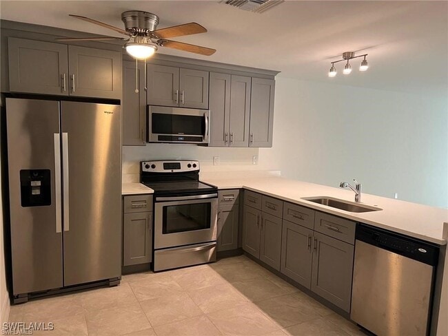 Foto del edificio - 6064 Laurelwood Dr