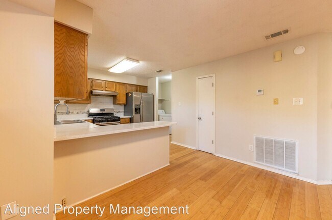 Foto del edificio - 4 br, 2 bath House - 1715 Calgary Trail