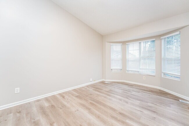 Foto del edificio - 2032 Lown Farm Ln
