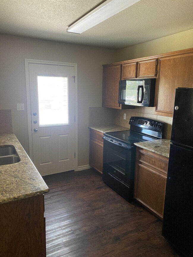 Foto del edificio - 4502 Watercrest Rd