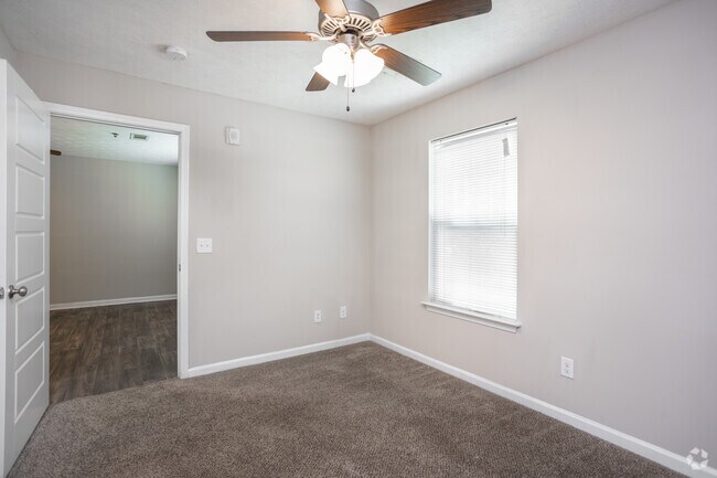 LEGENDS 2 BR | 2 BA | 960SF - Second Bedroom - Legends at Armour Avenue