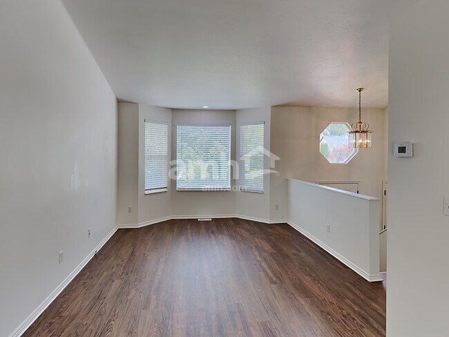 Building Photo - 923 Canfield Dr