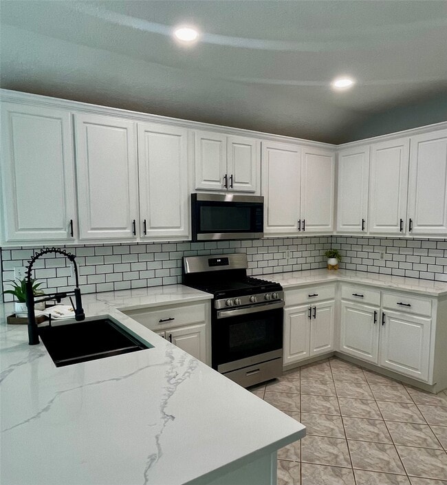 Building Photo - 10523 Torrey Pines Dr