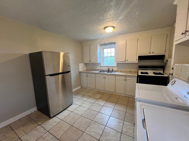 Building Photo - Lovely 2 Bedroom Home in Bellemeade Availa...