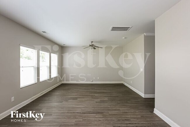 Foto del edificio - 9232 Evans Creek Ct