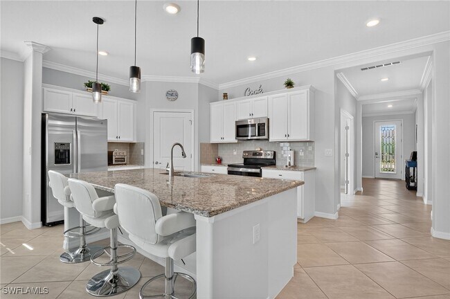 Building Photo - 2130 Hamlin St