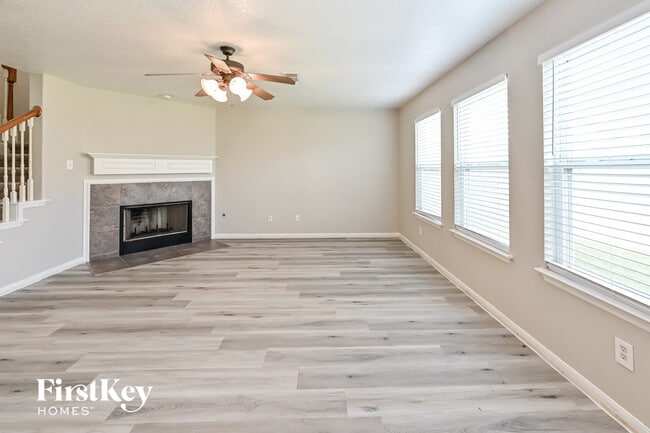 Foto del edificio - 25106 Twister Tr