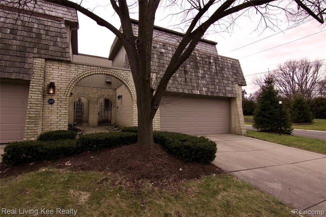 Building Photo - 1239 Oakwood Ct