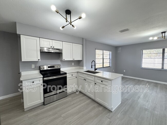 Building Photo - 3028 Clewiston St