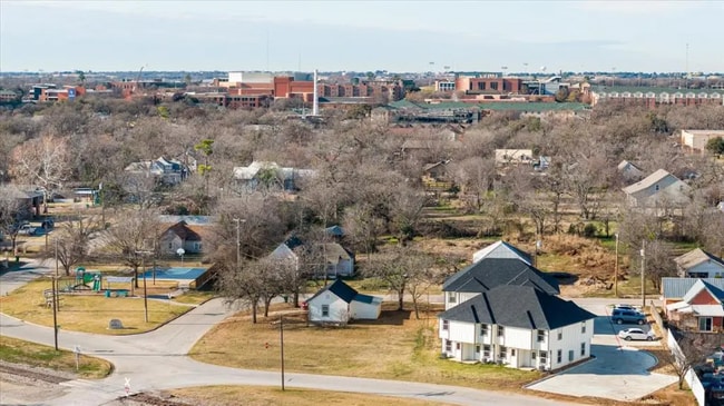 Building Photo - 645 N McCart St