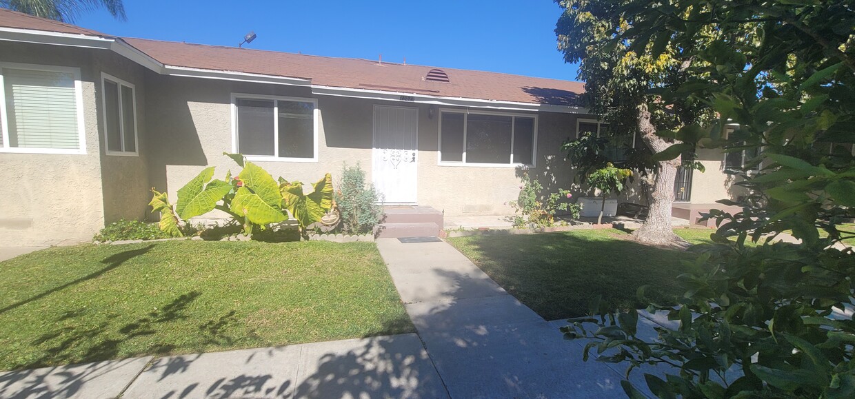Front view of condo - 23521 Anchor Ave