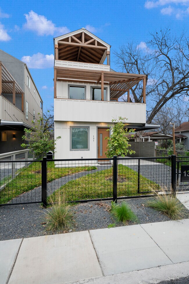 Foto del edificio - 131 E Fest St