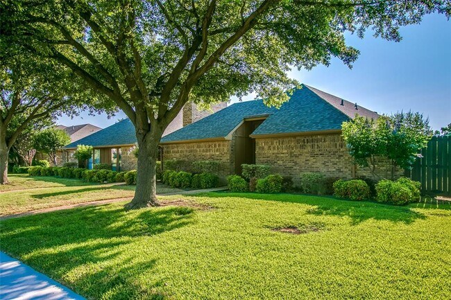 Foto del edificio - 2300 Promontory Point