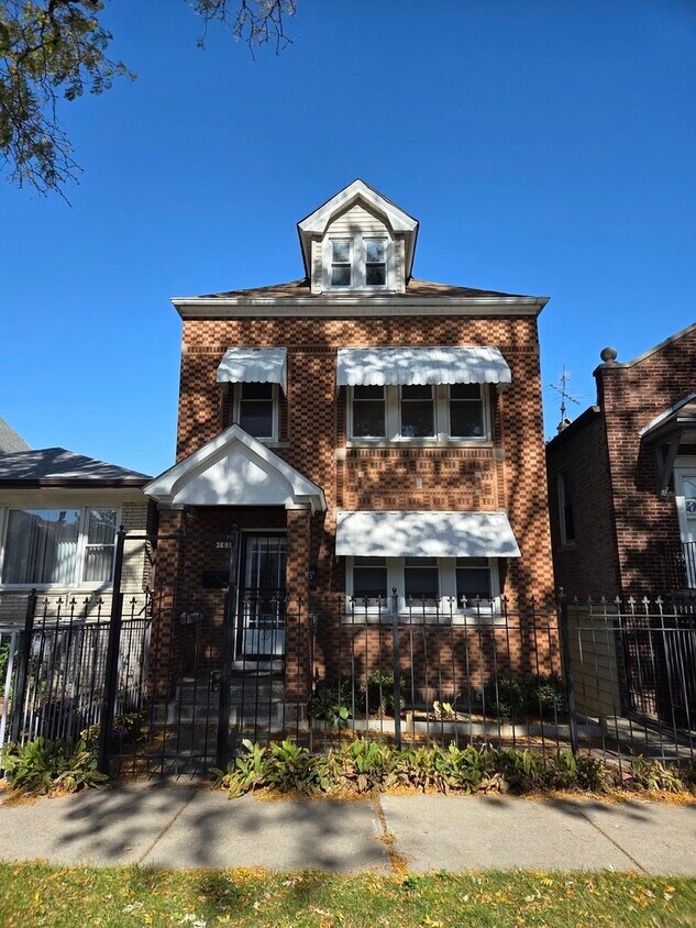 Foto principal - 1630 W 38th Pl