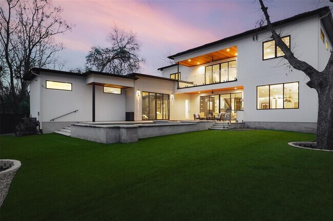 Building Photo - 1118 Mariposa Dr