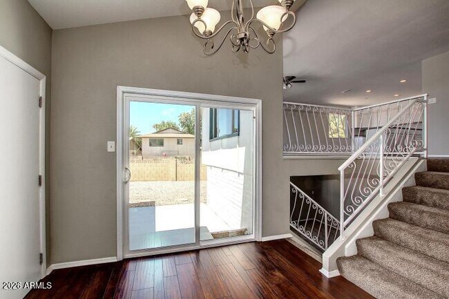 Foto del edificio - 417 E Greenway Dr