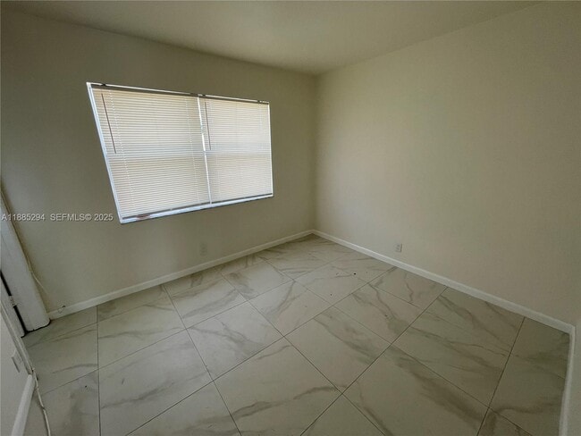 Building Photo - 801 N H St