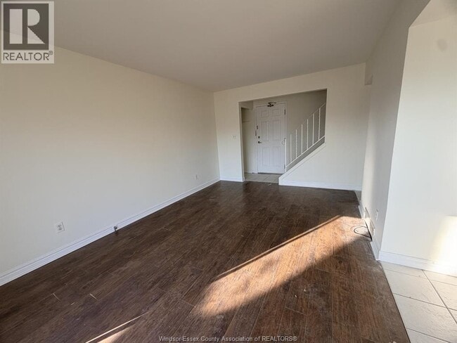 Photo du bâtiment - 1730 Columbia Ct