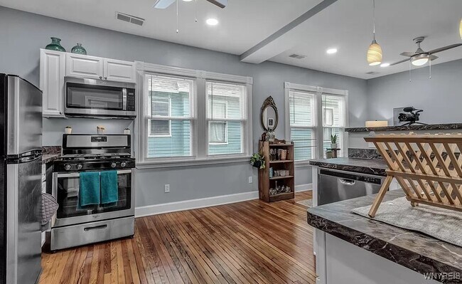 Building Photo - 378 Breckenridge St