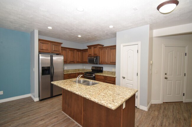 Foto del edificio - 3 Bedroom 3 Bath Townhome in Sun Crest!!!