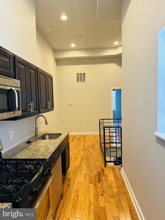 2221 S Broad St Unit 1F, Philadelphia, PA 19148 Room for Rent in