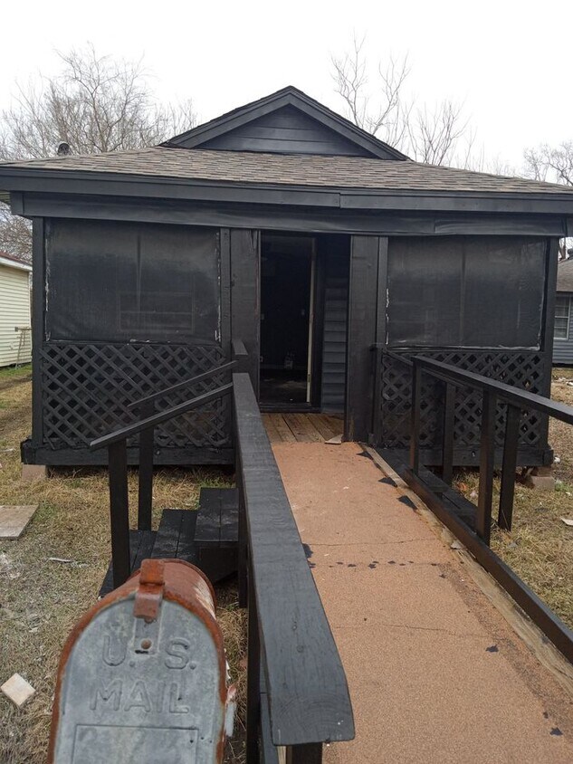 Foto principal - 2427 Fayle St