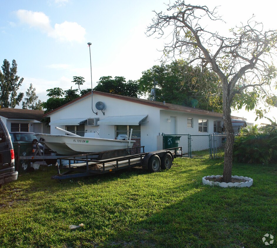 Foto del edificio - 4040-4060 SW 58th Ter