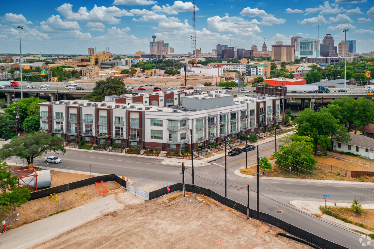 Foto del edificio - East Quincy Townhomes