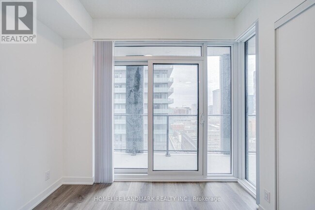 Building Photo - 180 Front St E