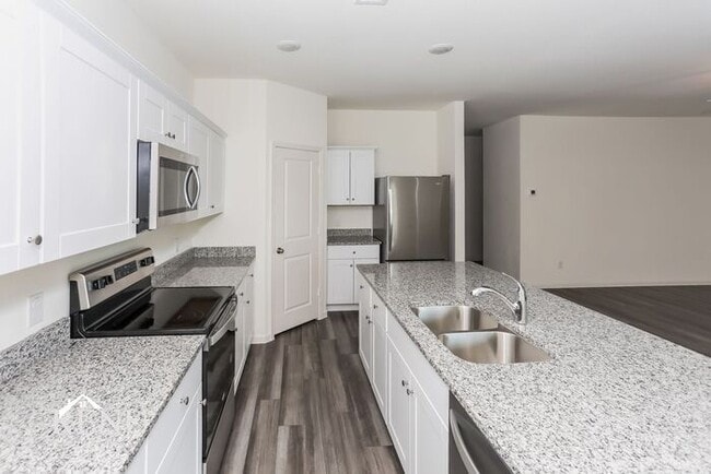 Building Photo - 1740 Escondido Dr