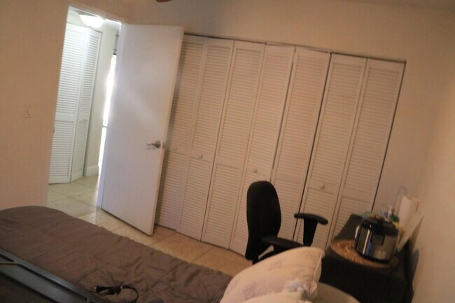 Foto del edificio - 1562 Lake Crystal Dr