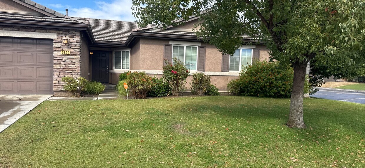 Foto principal - 5802 Ashintully Ave