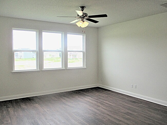 Building Photo - 3278 Roundabout Dr