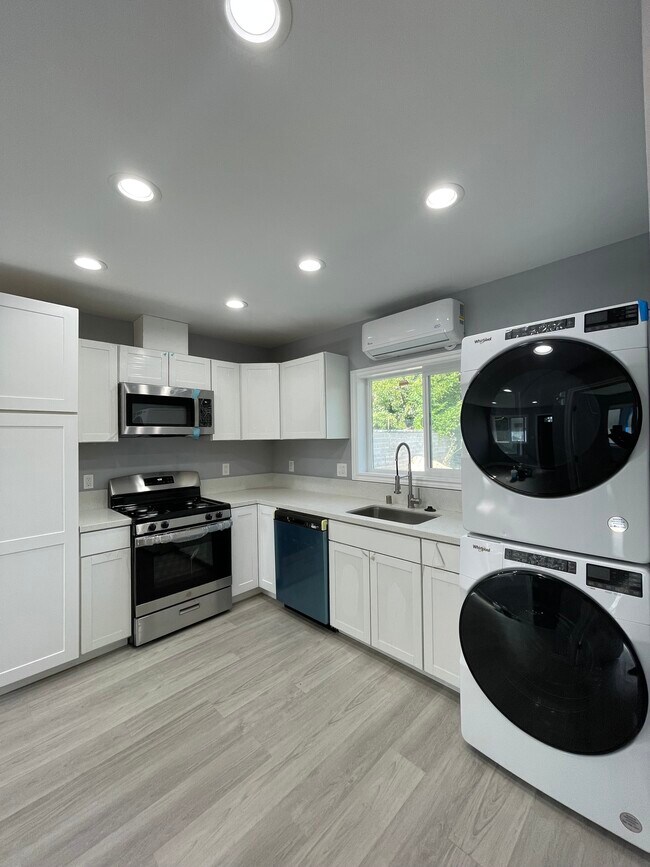 Photo - 3025 Broadmoor Blvd Apartments