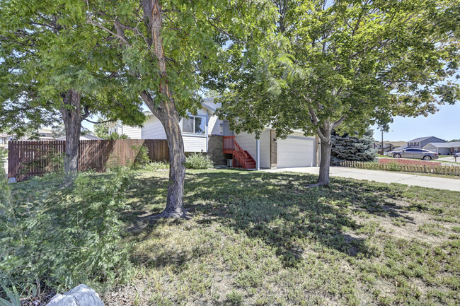 Building Photo - 881 Crandall Dr
