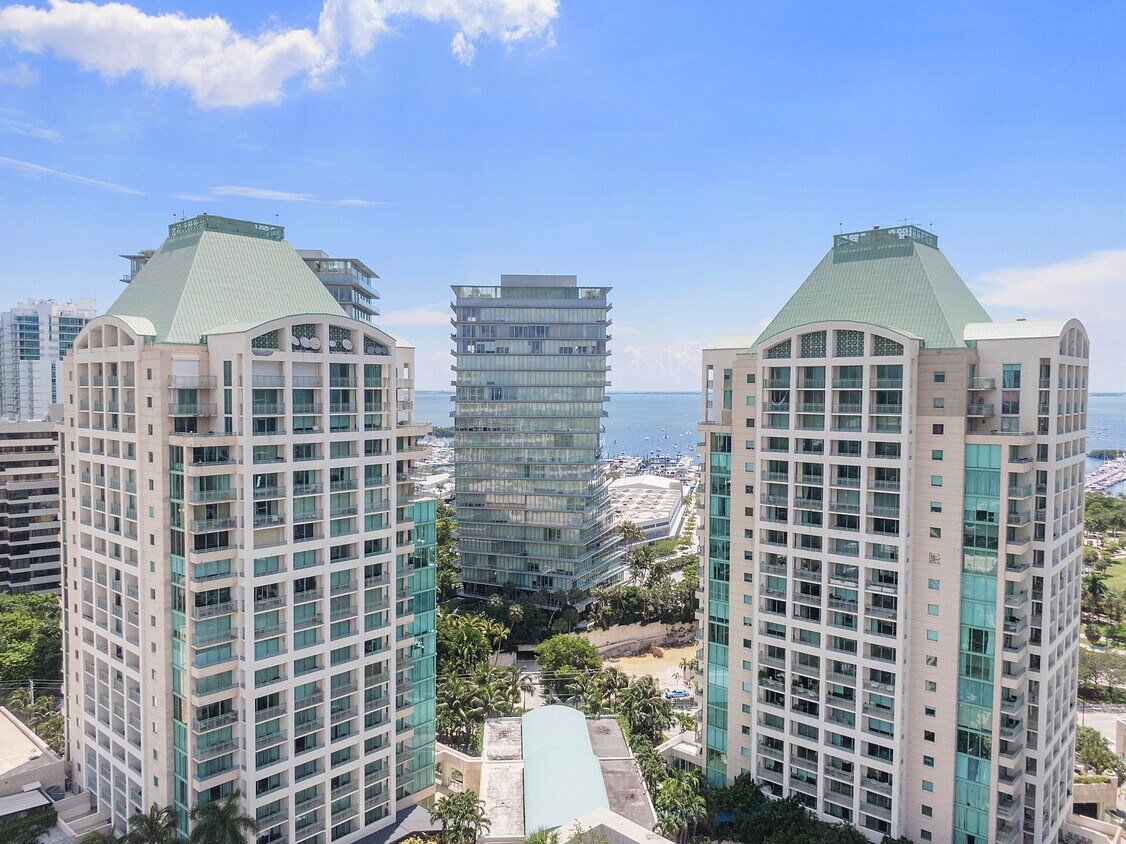 Foto principal - 3350 SW 27th Ave