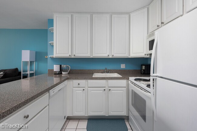Building Photo - 5810 Oakwood Dr
