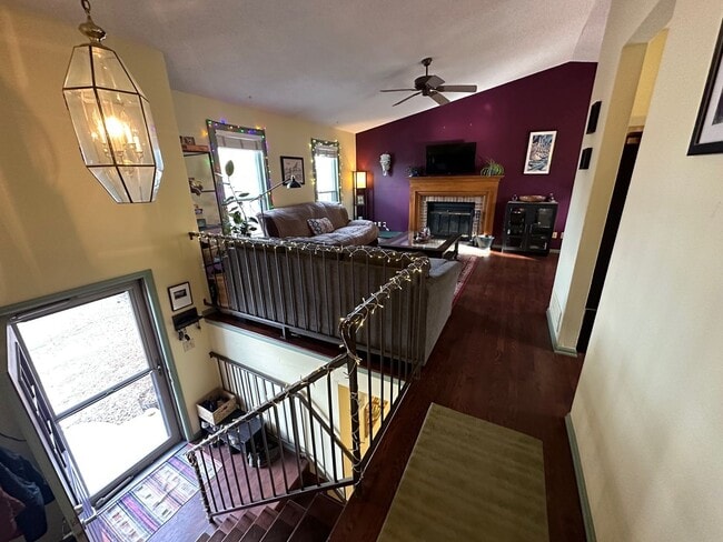 Building Photo - "Rare Opportunity" 3 bedroom 2 bath in Lafayette near Waneka Lake!