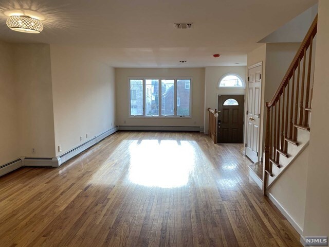 Foto principal - 395 Washington Ave