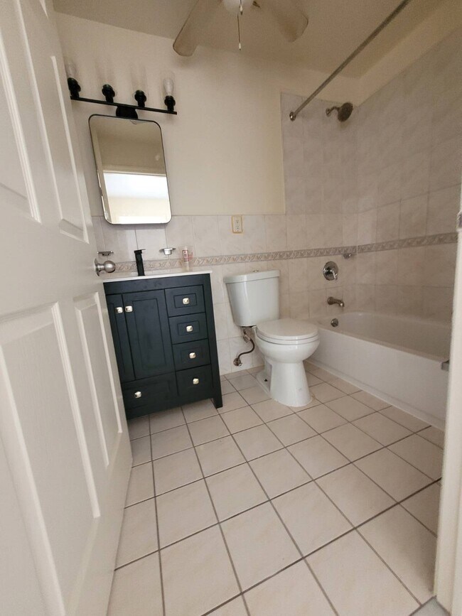 Building Photo - 368 E 160th St