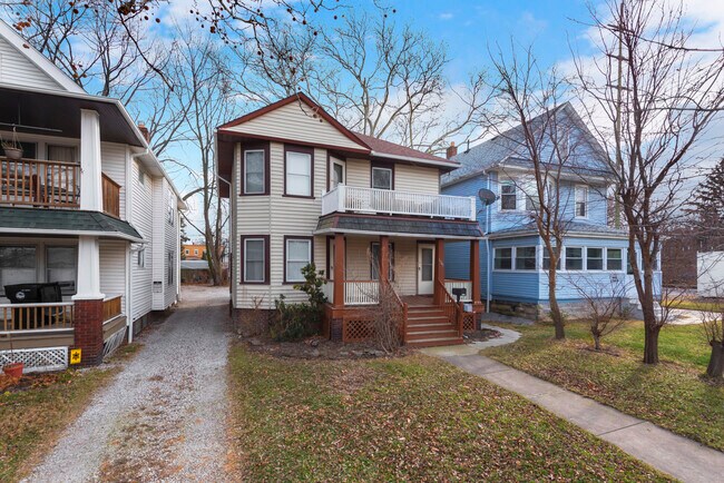 Building Photo - 1345 W 114th St