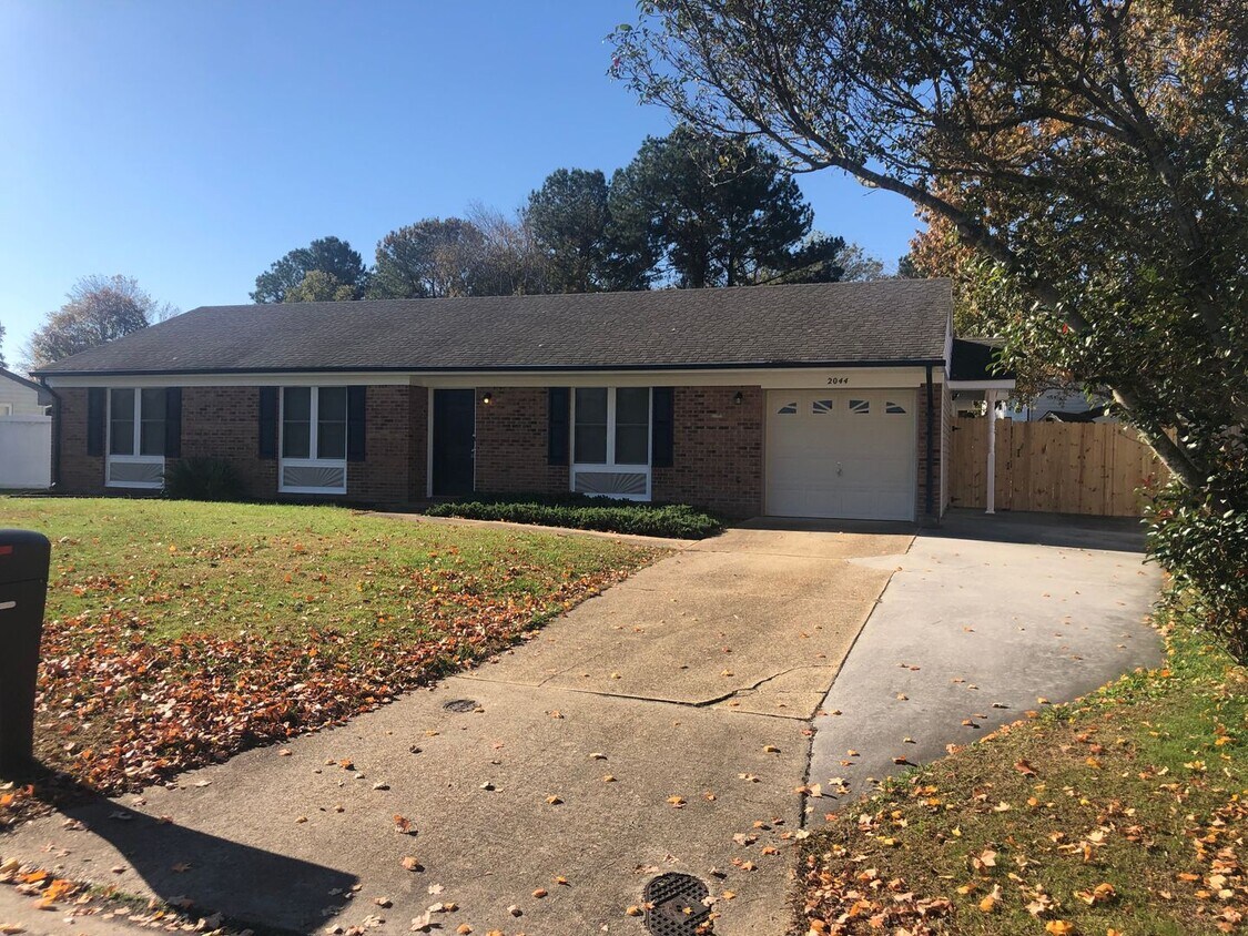 Primary Photo - 2044 Susan Lee Ln