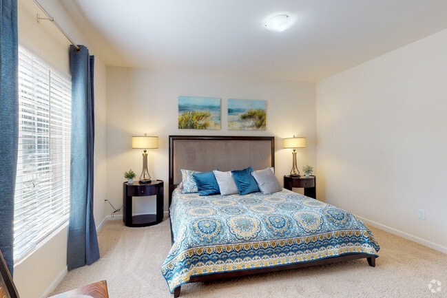 2BR, 2BA - 1128 SF - Palisades at New River