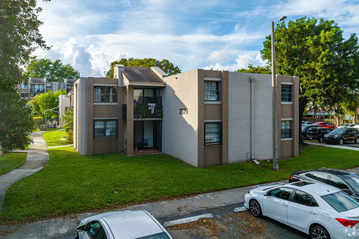3571 SW 117th Ave - Westbird Village Condominiums