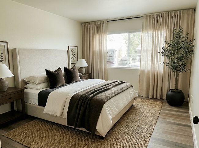 Building Photo - 1016 Cabrillo Park Dr